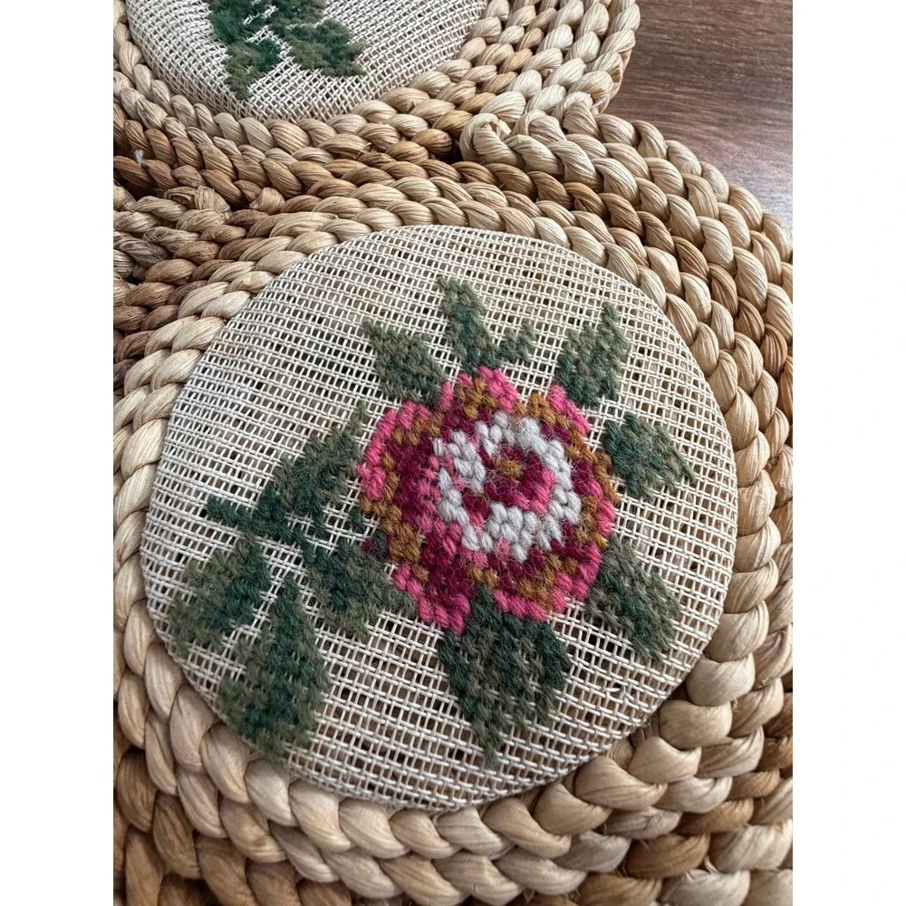 VTG 1970s Cottagecore Raffia Straw Needlepoint Rose Floral Table Trivet mat